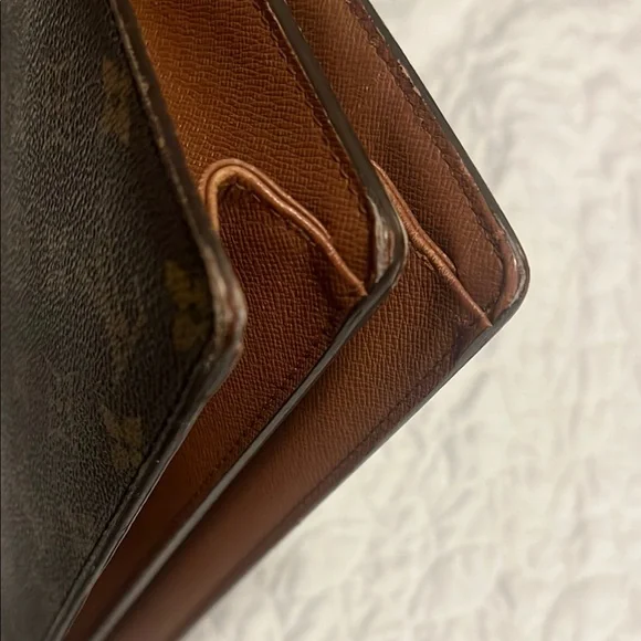 She’s Turning 30! Vintage 1996 Louis Vuitton Courcelles Monogram Crossbody Bag - Picture 5 of 11